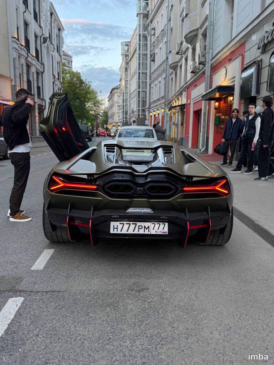 Новый Lamborghini Revuelto 2024 в эксклюзивном зелёном цвете
